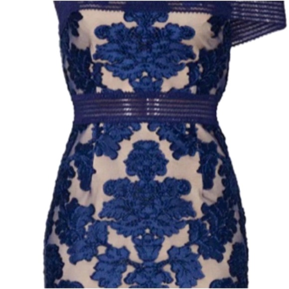 Alice McCall Asymetrical Shoulder Lace Pattern Midi Dress - Picture 6 of 10